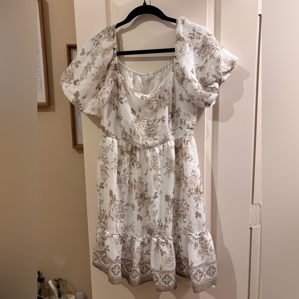 Elegant Floral Print Dress with Ruffle Sleeves